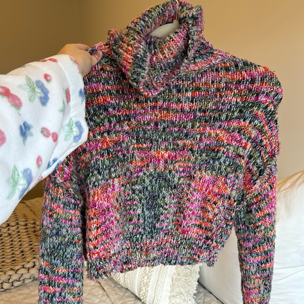 WILD FABLE MULTI COLORED CROPPED TURTLENECK !